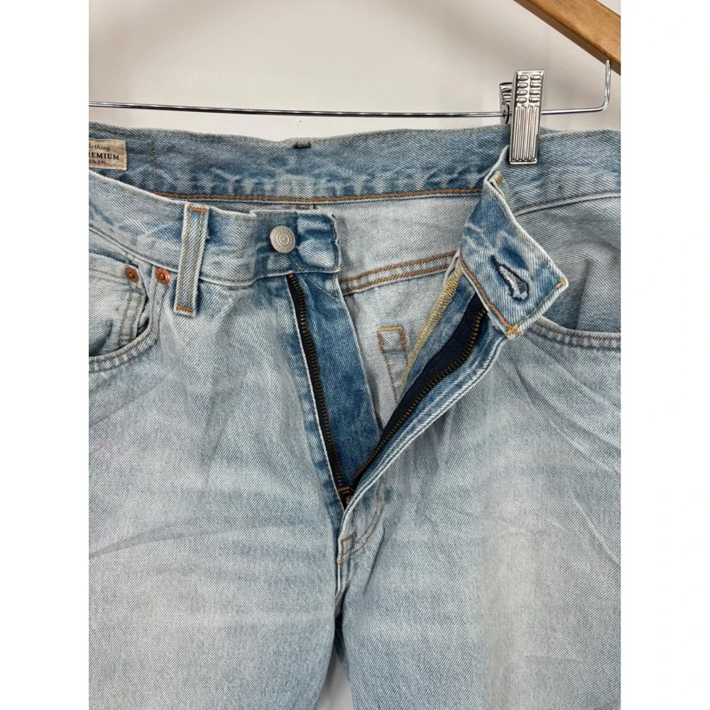 Levis Premium 551 Authentic Jeans Mens 33x30 Light Distress Faded  Blue Denim